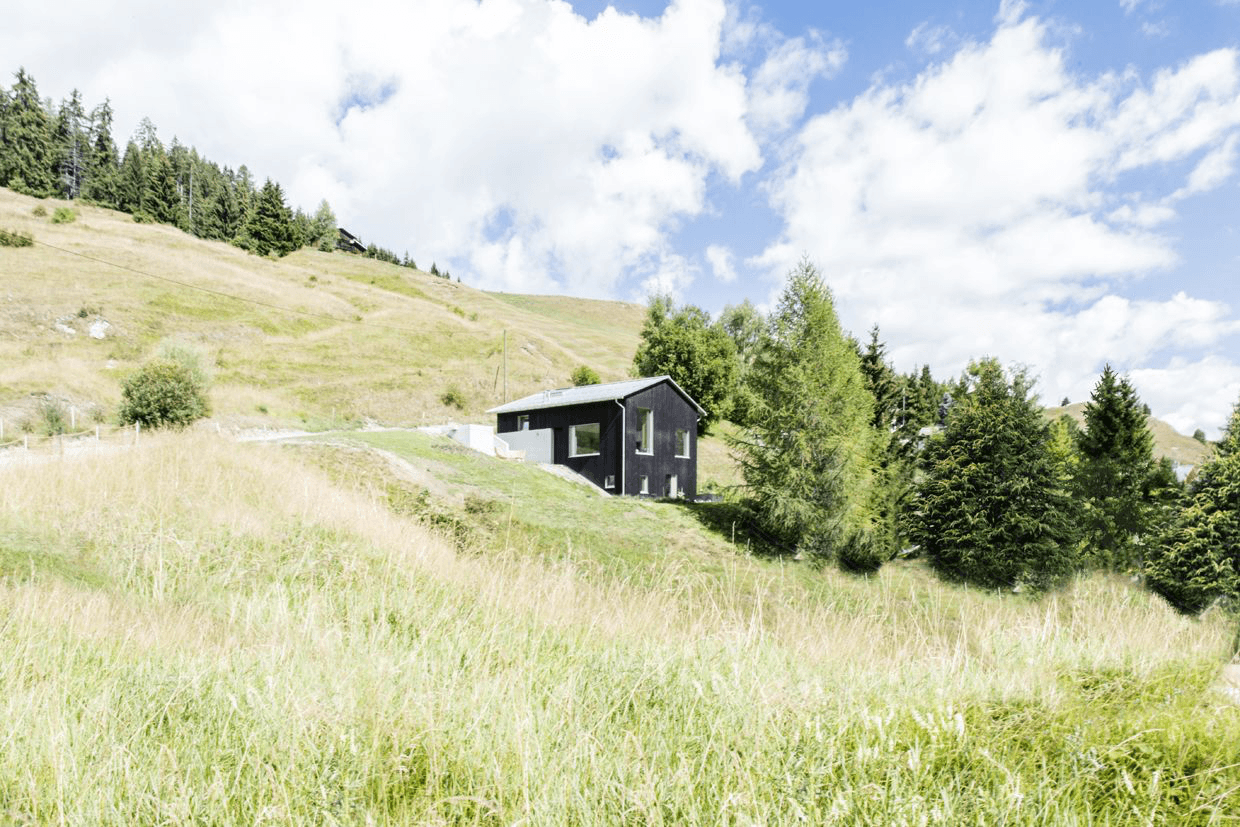 Exclusive 3.5 room house with a dream view in Val Lumnezia