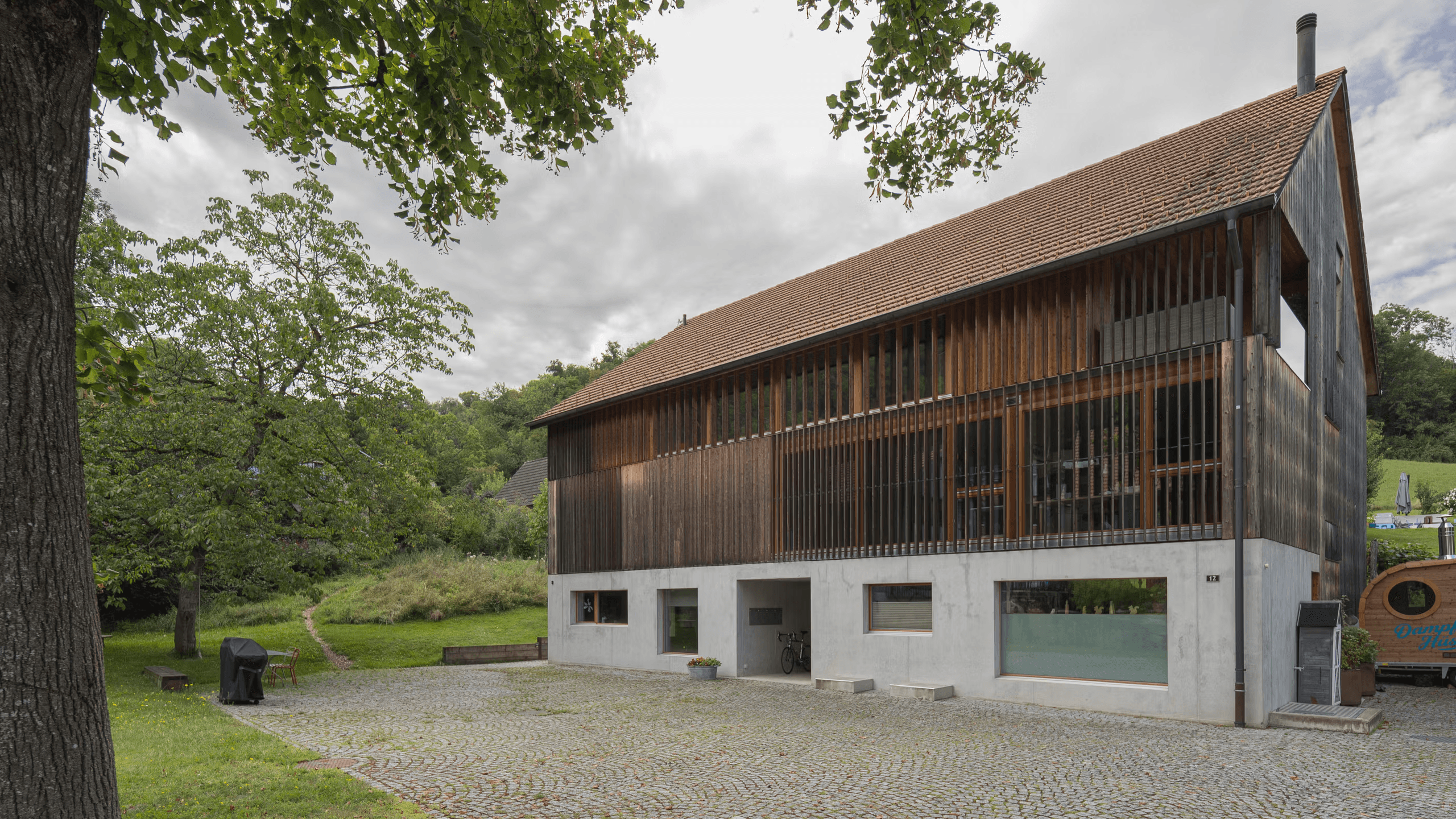 Unique 3.5 room maisonette apartment in a quiet location in Flüh